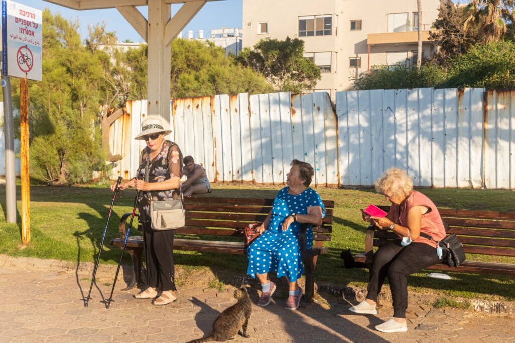 פנסיונרים ישראלים (אילוסטרציה: shutterstock) פנסיונרים ישראלים (אילוסטרציה: shutterstock)