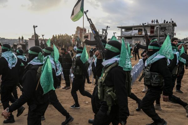 מחבלי חמאס חמושים ברצועת עזה (צילום אילוסטרציה: Shutterstock)