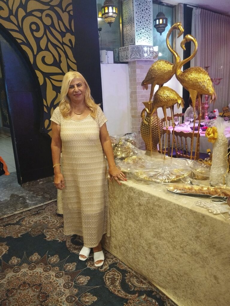 תמי שריזד. "זה חלום שלי לחזור לקבר של אסתר ומרדכי בהמדאן. יש בזה משהו מרגיע" (צילום: אלבום פרטי)
