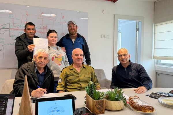 חתימת הסכם קיבוצי חדש במחלבות רמת הגולן (צילום: דוברות ההסתדרות)