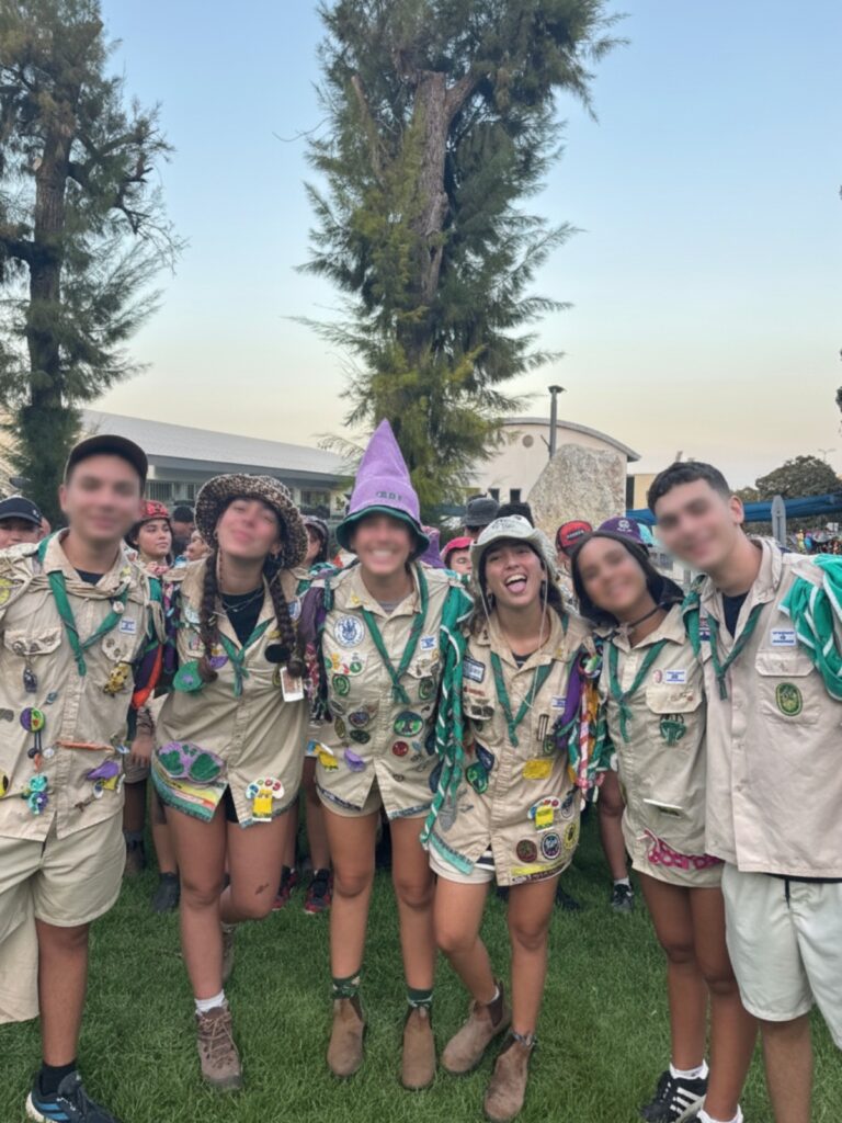 Gaya and her friends from the counselor training preparatory course. "She was caring and looked out for everyone around her" (Photo: Private album).
