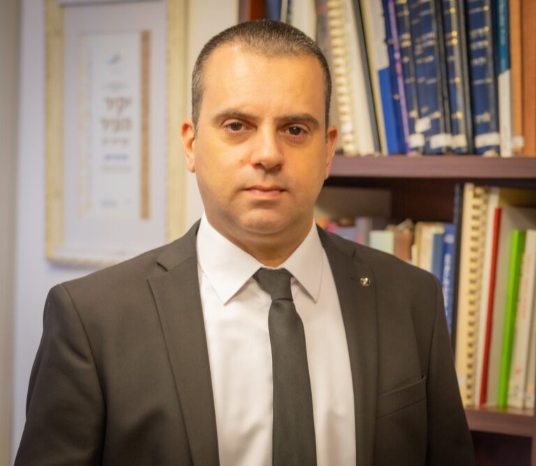 עו"ד אלי כהן. "אחת הטעויות הנפוצות בניהול עסקאות שינוי שליטה היא ההנחה שהשפעתן הארגונית מתחילה רק לאחר השלמת העסקה" (צילום: רסמי אבו-גזאל)