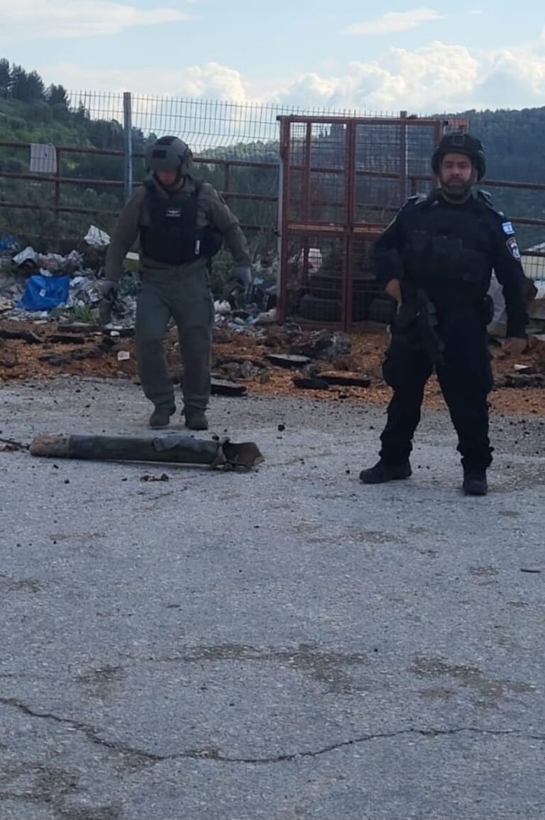 שברי יירוט בצפת (צילום: משטרת ישראל)