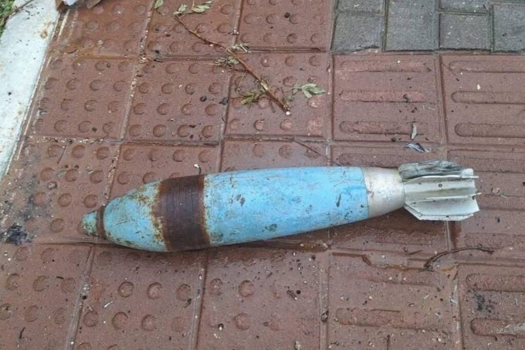 פצצת מצרר שלא התפוצצה נפלה בירושלים (צילום: כבאות והצלה) פצצת מצרר שנפלה בירושלים ולא התפוצצה (צילום: כבאות והצלה)