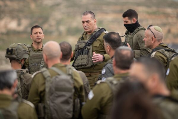 הרמטכ"ל זמיר בפיקוד המרכז (צילום: דובר צה"ל)
