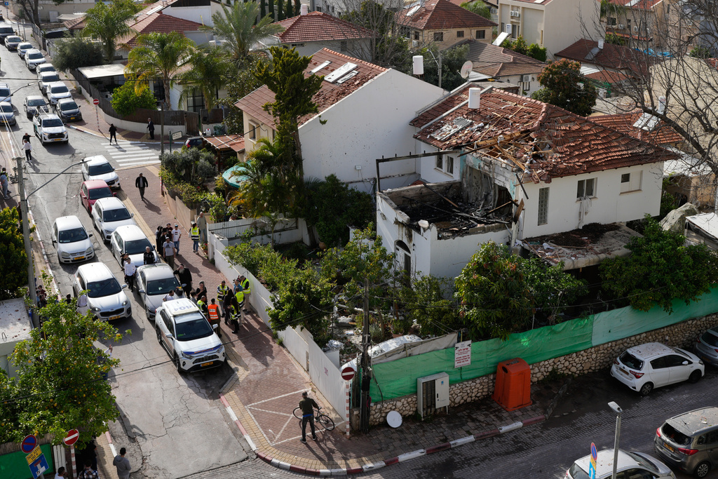 בית ברחובות נפגע מטיל איראני (צילום: AP)