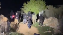 ישראלים רעולי פנים מתעמתים עם פלסטינים ביהודה ושומרון (צילום: השימוש נעשה בהתאם להוראות סעיף 27א' לחוק זכויות יוצרים)