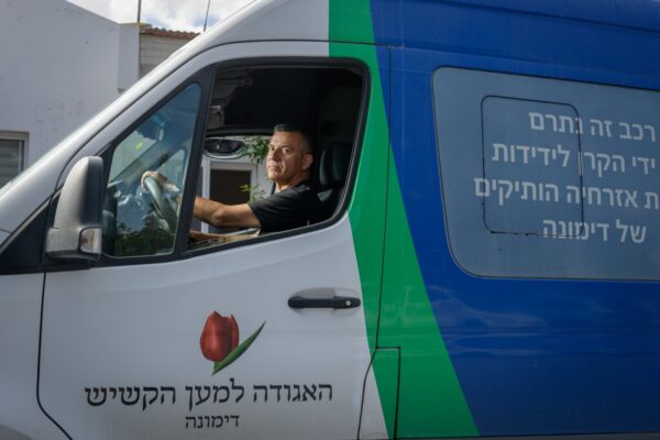 הנהג מישל אמסלם (צילום: יונתן בלום)