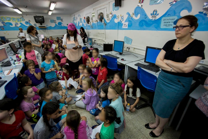 תלמידים בתרגיל אזעקה (צילום: יונתן זינדל/פלאש90) תלמידים בתרגיל אזעקה (צילום: יונתן זינדל/פלאש90)