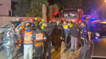 שריפה ברמלה. 14 דיירים חולצו, שניים במצב בינוני. (צילום: דוברות כב"ה)