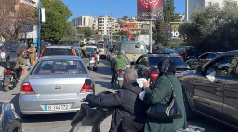 תושבים נמלטים מרובע הדאחיה בביירות לאחר הודעת הפינוי של דובר צה"ל (צילום: רשתות חברתיות)