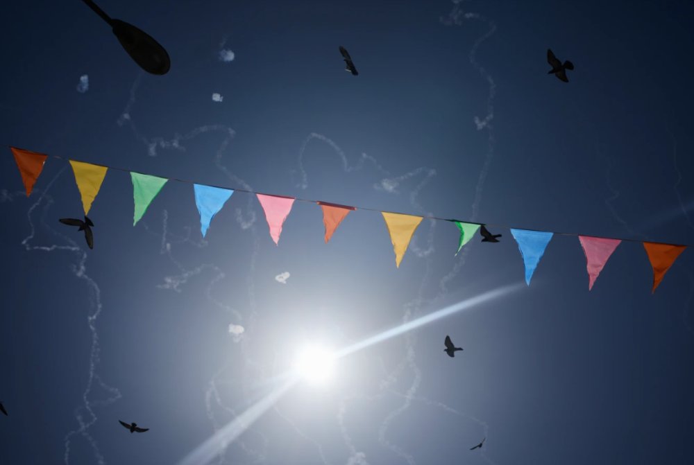 יירוט טילים מאיראן מעל תל אביב (צילום: AP) יירוט טילים מאיראן מעל תל אביב (צילום: AP)