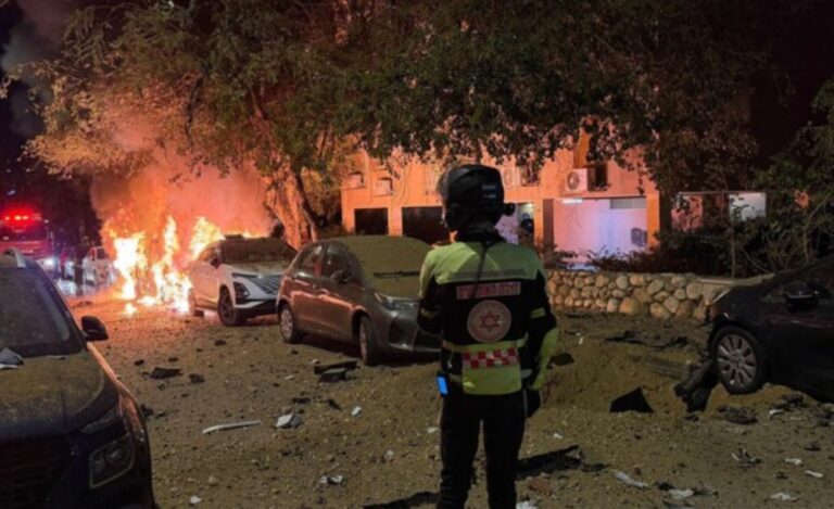 הרס בחולון בעקבות הירי מאיראן (צילום: תיעוד מבצעי מד"א)