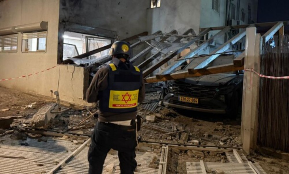 תיעוד מההרס ברמת גן בעקבות הירי מאיראן (צילום: תיעוד מבצעי מד"א)