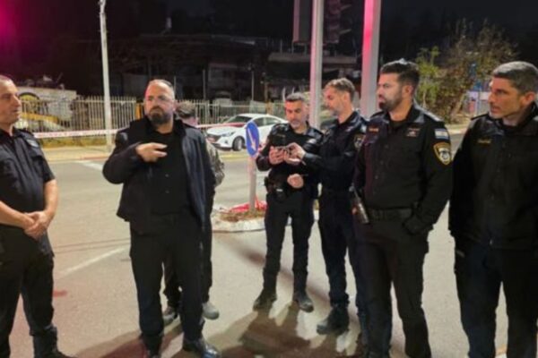 זירת הרצח בחולון (צילום: דוברות המשטרה)