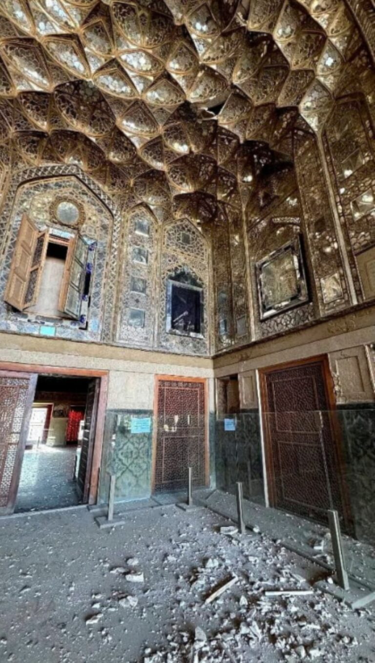 Damage to the Chahal Sutun Palace in Isfahan (Photo: Reuters)