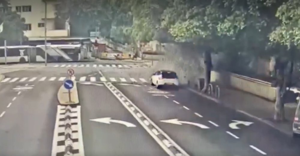 רגע הפגיעה ברכב ליד תאטרון הבימה (צילום: שימוש לפי סעיף 27 א' לחוק זכויות יוצרים)