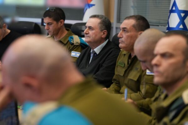 הרמטכ"ל אייל זמיר ושר הביטחון ישראל כ"ץ (צילום: אלעד מלכה, משרד הביטחון)