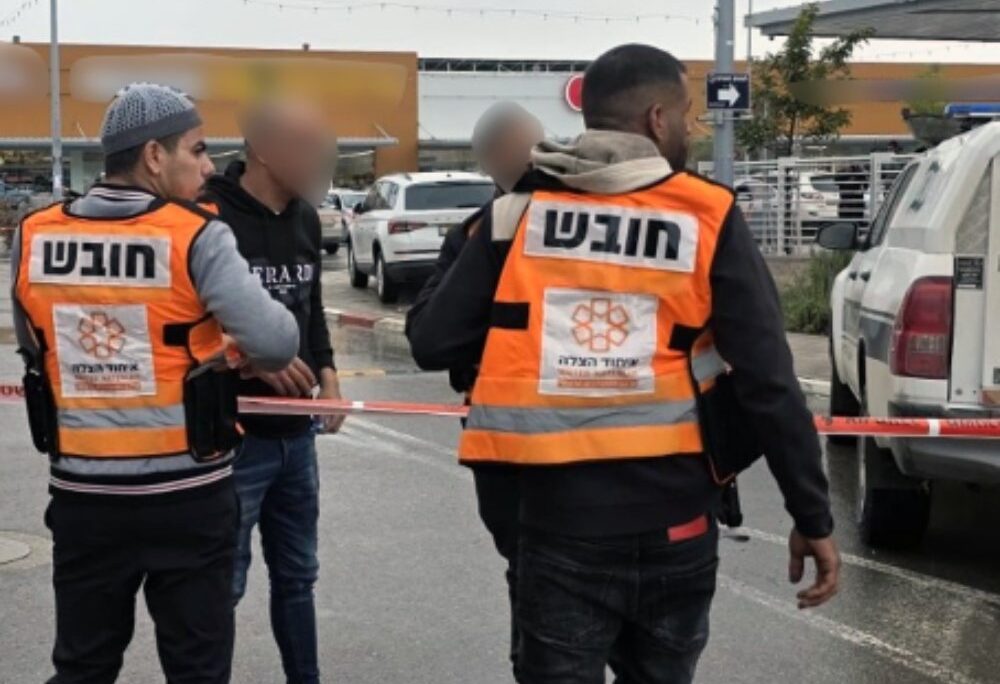 זירת רצח של גבר בן 30 ברהט (צילום: דוברות איחוד הצלה) זירת רצח של גבר בן 30 ברהט (צילום: דוברות איחוד הצלה)