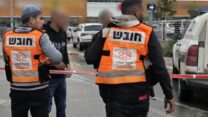 זירת רצח של גבר בן 30 ברהט (צילום: דוברות איחוד הצלה)