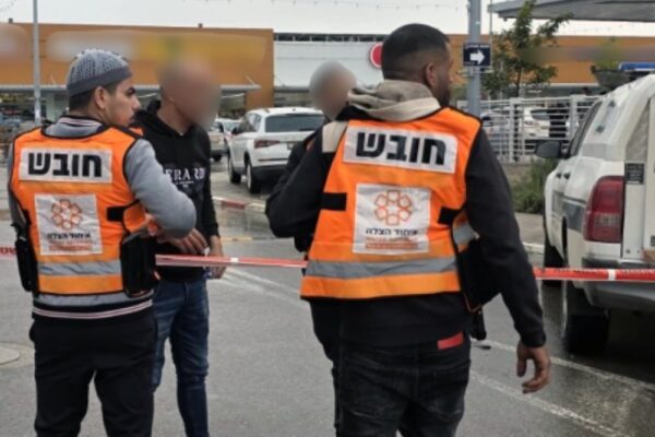 זירת רצח של גבר בן 30 ברהט (צילום: דוברות איחוד הצלה)