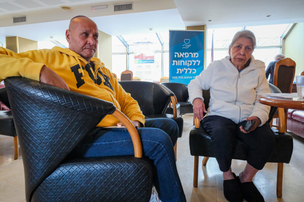 ציפורה ועקנין וניסים אדרי. אין מי שילווה אותנו והעירייה נראית חסרת אונים" (צילום: דוד טברסקי) ציפורה ועקנין וניסים אדרי. אין מי שילווה אותנו והעירייה נראית חסרת אונים" (צילום: דוד טברסקי)