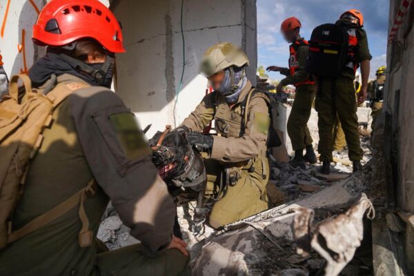 לוחמות יחידת עוקץ בזירות נפילה במבצע "שאגת הארי" (צילום: דובר צה"ל)