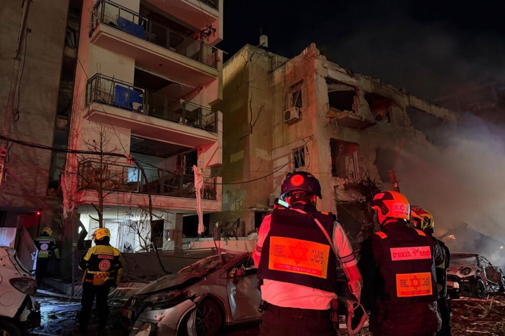 כוחות הצלה וכיבוי בזירה בגוש דן (צילום: יהל פרג') כוחות הצלה וכיבוי בזירה בגוש דן (צילום: יהל פרג')
