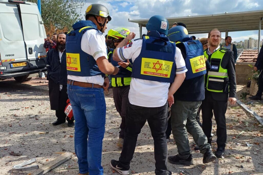 זירת הנפילה בבית שמש (צילום: תיעוד מבצעי מד"א) זירת הנפילה בבית שמש (צילום: תיעוד מבצעי מד"א)