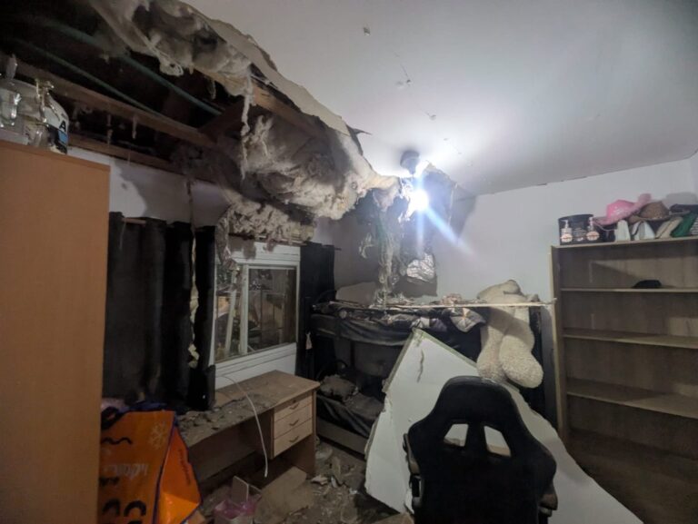 ביתה של מירי חיים לאחר הפגיעה (צילום: ניצן צבי כהן)
