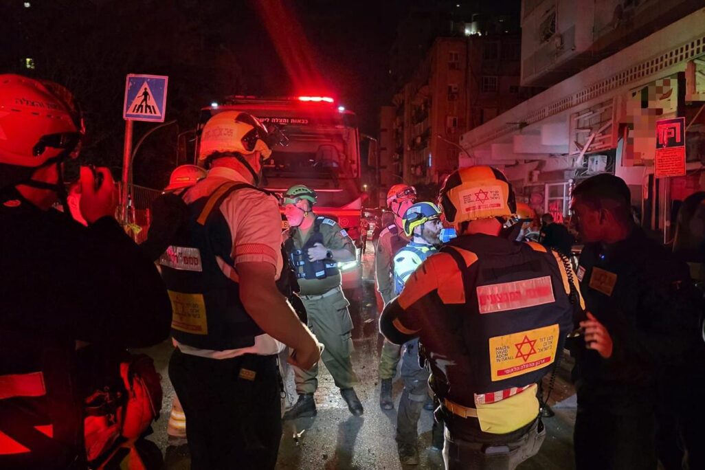 זירת הנפילה בראשון לציון (צילום: תיעוד מבצעי מד"א)