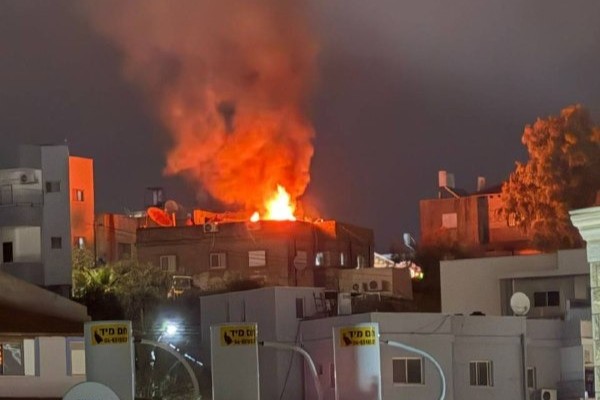 פגיעה של טיל מלבנון בבענה שבגליל (צילום: רשתות חברתיות לפי סעיף 27א')