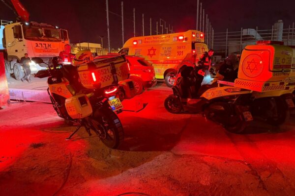 זירת תאונת העבודה הקטלנית בחיפה (צילום: תיעוד מבצעי מד"א)