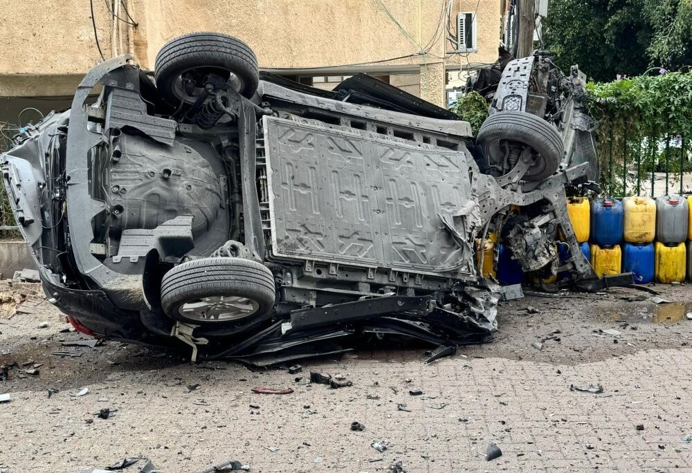 רכב שפגע משברי יירוט בראשון לציון (צילום: כבאת והצלה) רכב שנפגע משברי יירוט בראשון לציון (צילום: כבאת והצלה)
