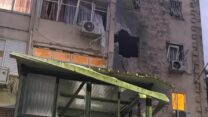 בניין שנפגע מרקטה בקריית שמונה (צילום: תיעוד מבצעי מד"א)