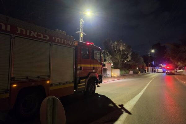 הזירה שבה אותר הנפל של פצצת המצרר בסביון (צילום: כבאות והצלה)
