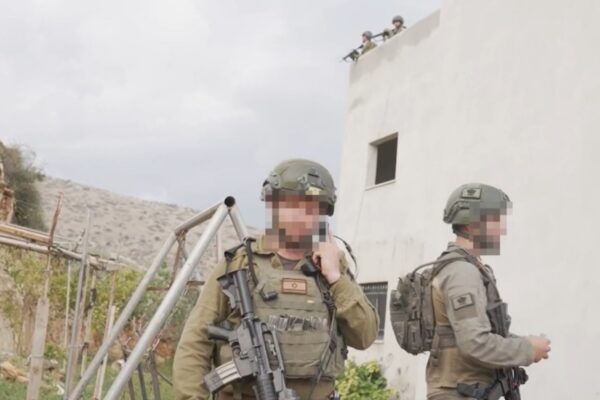 חיילי צה"ל בכפר הפלסטיני תיאסיר בשומרון (צילום מסך: CNN)