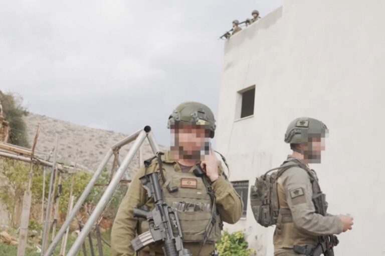 חיילי צה"ל בכפר הפלסטיני תיאסיר בשומרון (צילום מסך: CNN)