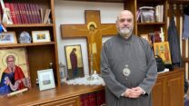 הארכיבישוף יוסף מתא במשכנו בחיפה. "מטכניון ועבודה יומיומית במשרד, אתה נכנס למנזר" (צילום: יעל אלנתן)