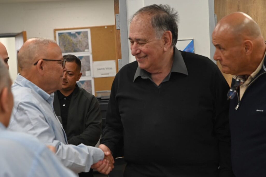 יו"ר ההסתדרות ארנון בר-דוד וראש עיריית חיפה יונה יהב בסיור מקצועי בעיר (צילום: אור גואטה)