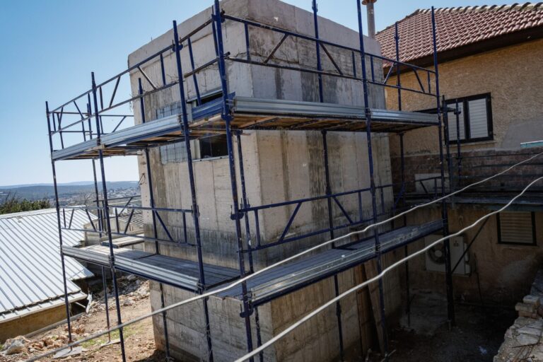הממ"ד בבנייה בביתו של גדליה וייסמן (צילום: דוד טברסקי)