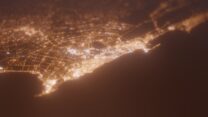 מפת אורות הלילה של העיר אלכסנדריה שבמצרים. בעקבות משבר האנרגיה, תאורת הרחובות בערים צפויה להצטמצם באופן משמעותי (הדמיה: Shutterstock)