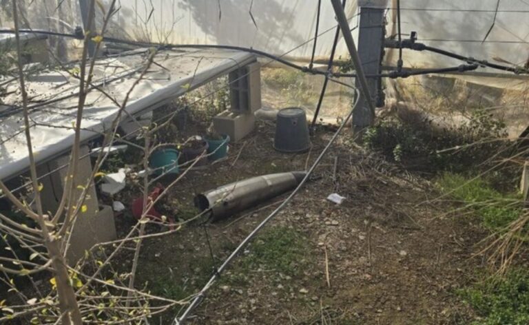 שברי יירוט אותרו במועצה האזורית מנשה (צילום: דוברות המשטרה)