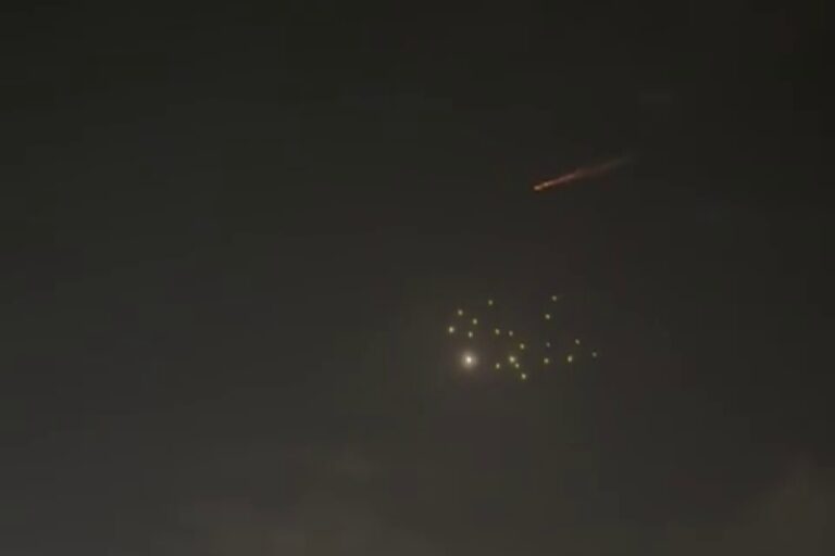 טיל מתפצל ששוגר מאיראן (צילום: מרשתות חברתיות, שימוש לפי סעיף 27א' לחוק זכויות יוצרים)