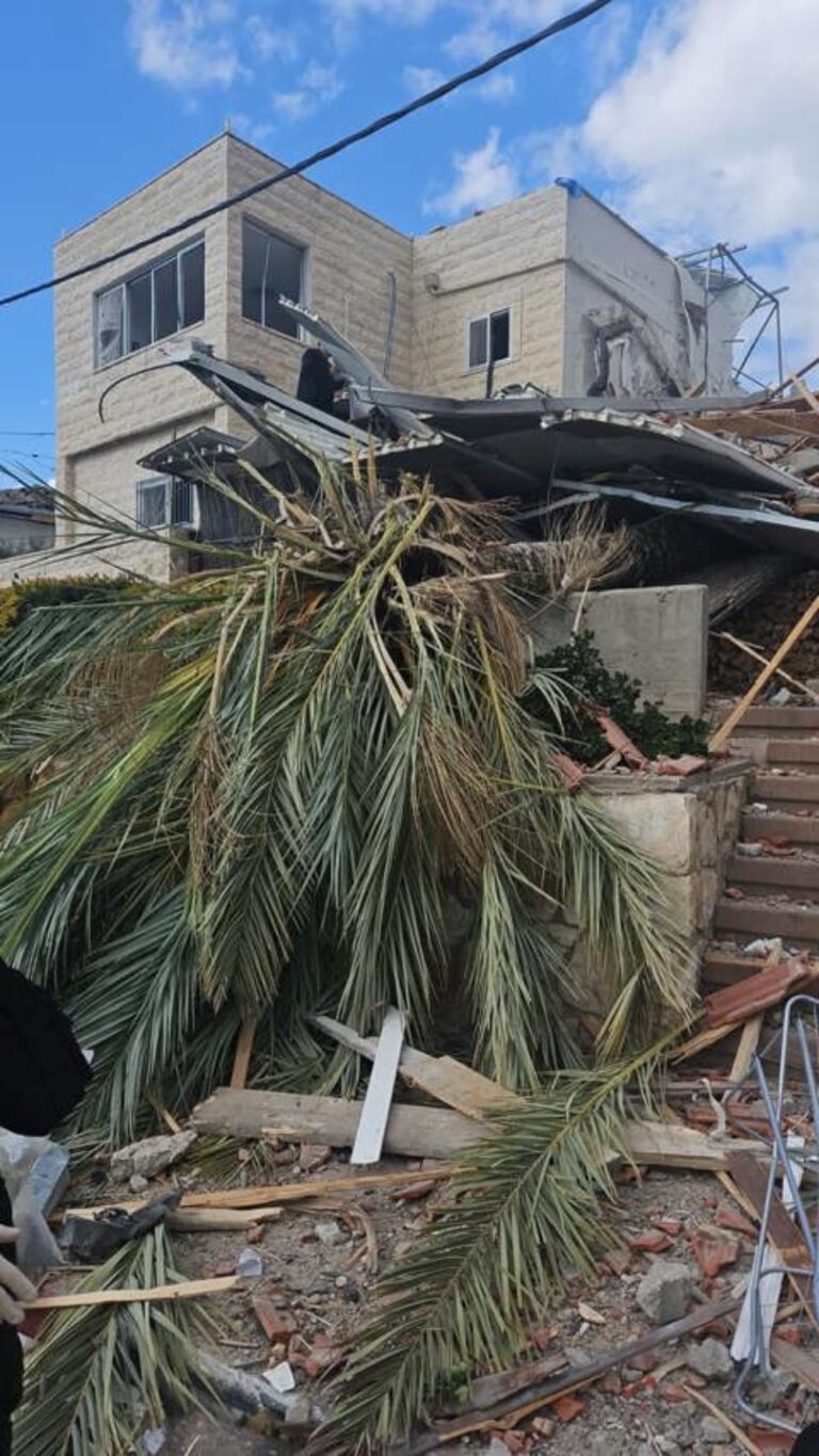 זירת פגיעת טיל איראני בבית שמש 0צילום: לפי סעיף 27 א')