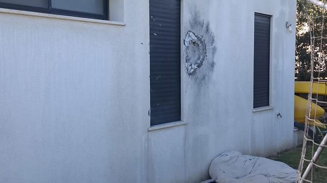 בית נפגע בקיבוץ עברון בעקבות חדירת כטב"מ (צילום: מטה אשר)