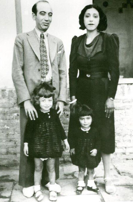 Singer-songwriter Muno'bet Esfandiar, Saba Khoi's maternal grandmother (Photo: Wikimedia)