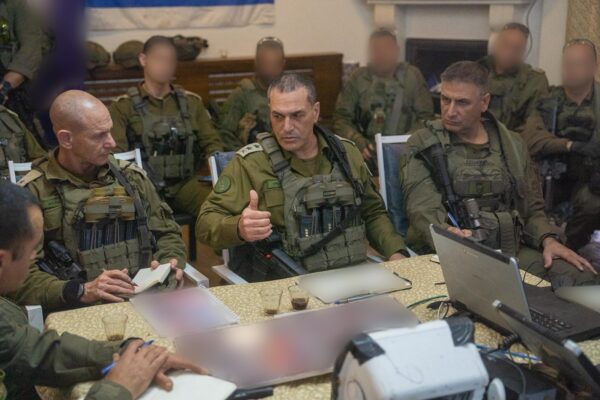 הרמטכ"ל אייל זמיר בהערכת מצב בדרום לבנון (צילופ: דובר צה"ל)