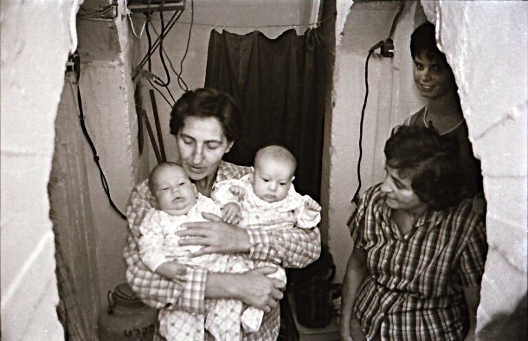 בית התינוקות במקלט בשמיר, 1967 (צילום: אברהם אילת)