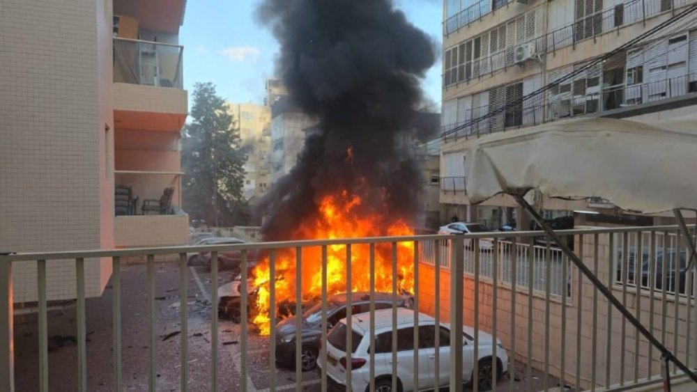זירת הפגיעה בפתח תקווה (צילום: לפי סעיף 27 א') זירת הפגיעה בפתח תקווה (צילום: לפי סעיף 27 א')